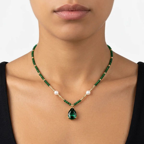 Goccia di Luce - Collana Girocollo acciaio colore Oro con Pietra a Goccia Verde Smeraldo e Perle