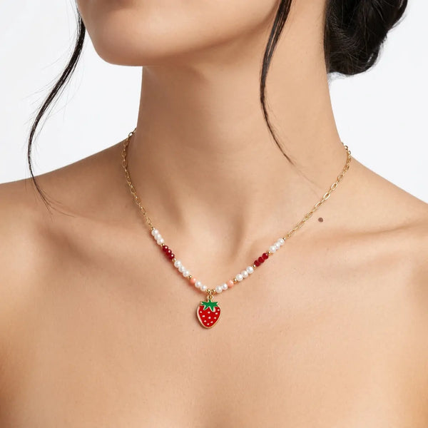 Fragolina Chic - Collana Catena acciaio colore Oro e Perline con Ciondolo Fragola Rossa Smaltata