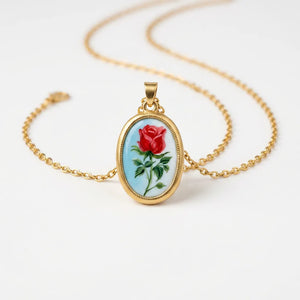 Splendore Vintage - Collana Medaglione Ovale acciaio Oro con Ciondolo Rosa Rossa e Sfondo Azzurro
