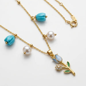 Incanto Azzurro - Collana Catena acciaio Oro con Ciondolo Tulipano Azzurro, Perle e Strass