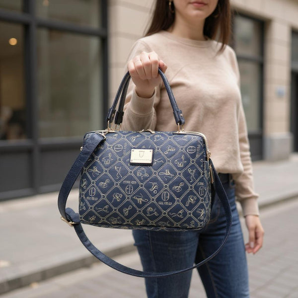 Borsa bauletto firmata Giulia Piarelli eco pelle logo tasche con zip capiente e comoda a tracolla fantasia logo