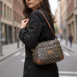 Borsa tracolla spalla firmata Giulia Piarelli eco pelle logo tasche con zip fantasia logo nuova