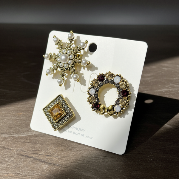 Titolo: Set 3 Spille Donna Vintage Chic con Cammeo Fiocco Corona di Perle e Cristalli — Spille Dorate Eleganti