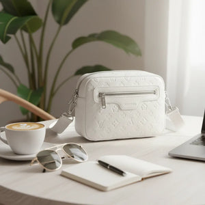 SWEET YEARS - Borsa borsetta clutch zip donna firmata tracolla logata simil pelle Motivo Quadrifogli e Fiori picche 3d pressata