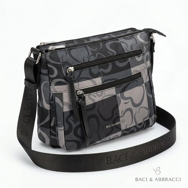 Borsa firmata Baci&Abbracci tracolla 5 zip multitasche fantasia logo impermeabile zip