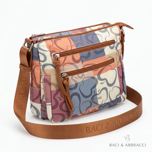 Borsa firmata Baci&Abbracci tracolla 5 zip multitasche fantasia logo impermeabile zip