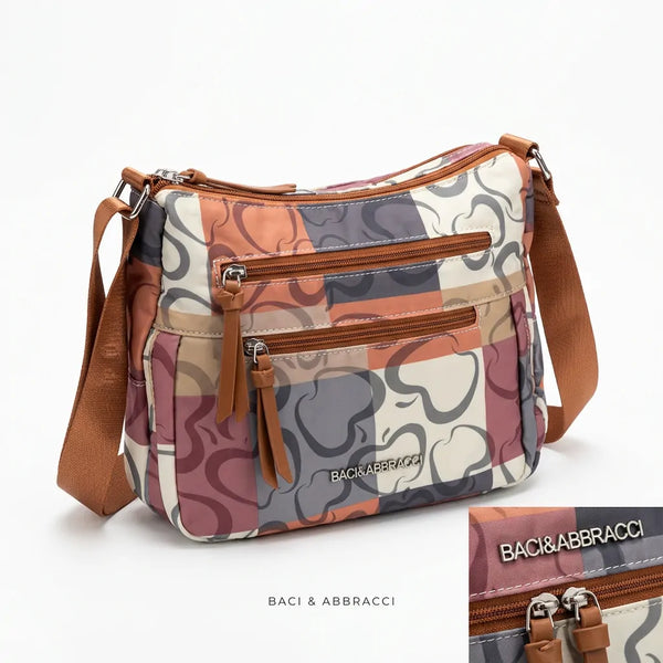 Borsa firmata Baci&Abbracci tracolla 5 zip multitasche fantasia logo impermeabile zip