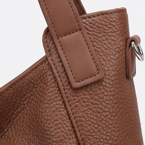 Borsa donna a spalla con doppi manici e tracolla marrone - dettaglio dei manici