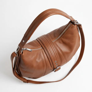 Borsa hobo donna con fibbia frontale e tracolla marrone cuoio - vista dall'alto