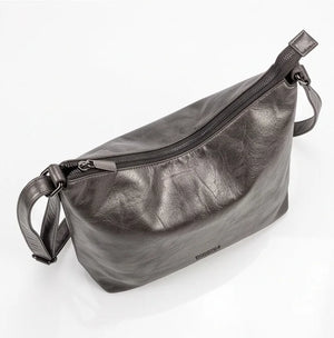 Borsa hobo Nazareno Gabrielli a spalla e tracolla - Dettaglio zip e vista dall’alto