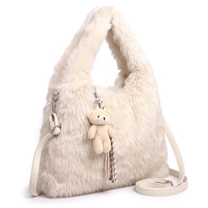Shopper pelosa in pelliccia sintetica H529, colore beige, vista su sfondo bianco