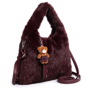Shopper pelosa in pelliccia sintetica H529, colore bordeaux, vista su sfondo bianco