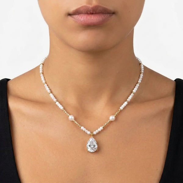 Goccia di Luce - Collana Girocollo acciaio colore Oro con Pietra a Goccia Verde Smeraldo e Perle