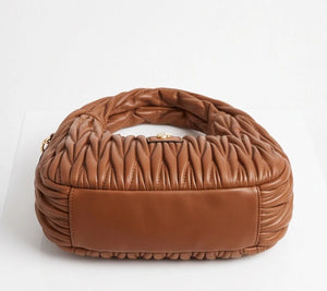 Borsa a bauletto PERSONALIZZATA con lettera in ottone tracolla casual simil pelle trapuntata arricciata bauletto mezzaluna