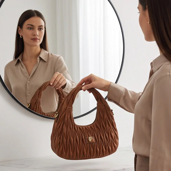 Borsa a bauletto PERSONALIZZATA con lettera in ottone tracolla casual simil pelle trapuntata arricciata bauletto mezzaluna