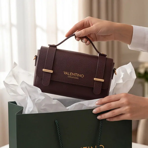 Valentino Creations - Tracolla in simil pelle martellata borsetta rigida borchie