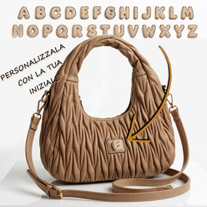 Borsa a bauletto PERSONALIZZATA con lettera in ottone tracolla casual simil pelle trapuntata arricciata bauletto mezzaluna