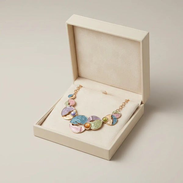 Le Macaron - Collana Geometrica Astratta colore Oro con Smalto resina Rosa, Lilla e Azzurro