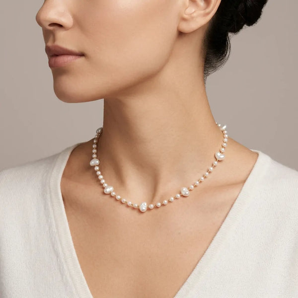 Le Nuvola innamorata - Collana Girocollo di Perle Barocche a forma di cuore e Sferiche con Catenina color Oro da Donna