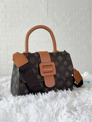 SWEET YEARS - Borsa borsetta clutch zip donna firmata tracolla logata simil pelle Motivo Quadrifogli e Fiori picche