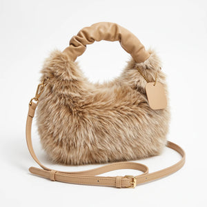 Mini bag in ecopelliccia 903, beige naturale, vista su sfondo bianco