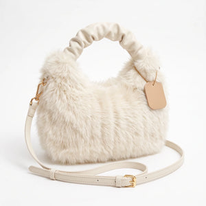 Mini bag in ecopelliccia 903, bianco panna, vista su sfondo bianco