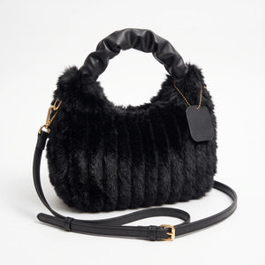 Mini bag in ecopelliccia 903, nero, vista su sfondo bianco