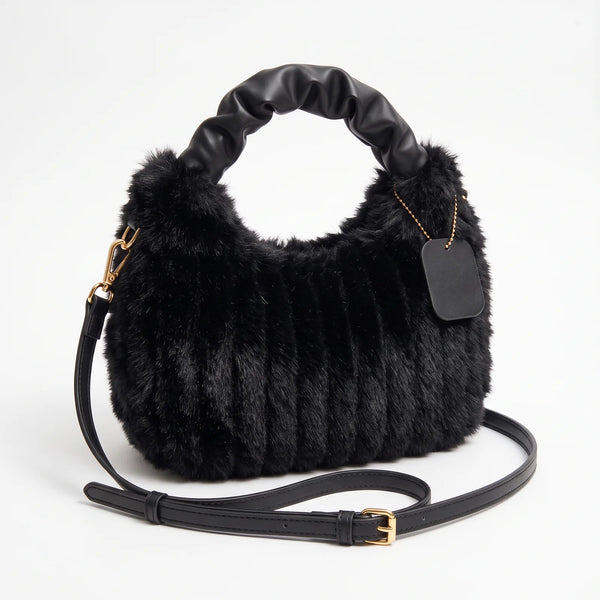 Mini bag in ecopelliccia 903, nero, vista su sfondo bianco