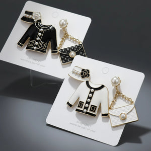 Spilla Donna Vintage Chic Giacchina e Borsetta Nera con Perle — Spilla Dorata Elegante
