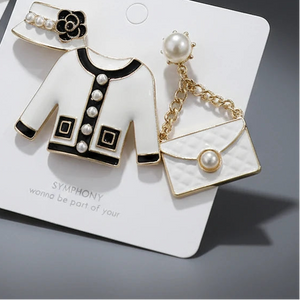 Spilla Donna Vintage Chic Giacchina e Borsetta Nera con Perle — Spilla Dorata Elegante