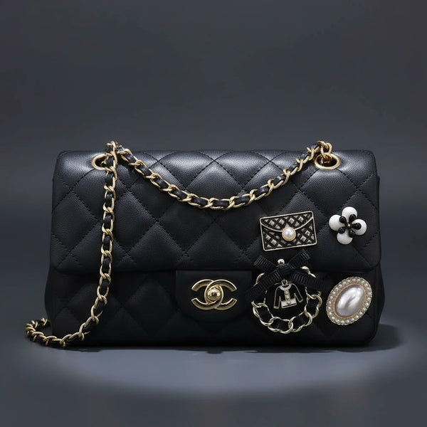 Set Spille Donna Vintage Chic con Perle, Fiocco e Charms Borsa — Spille Dorate Eleganti