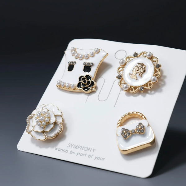 Set 4 Spille Donna Vintage Chic con Cammeo, Borsetta, Fiore e Perle — Spille Dorate Eleganti