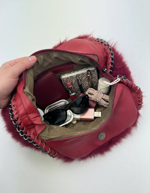 La Brava - Borsa firmata Gyoiamea in eco pelliccia morbida teddy pelo tracolla manici a catena