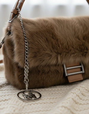 La Pola- Borsa firmata Gyoiamea in eco pelliccia morbida teddy pelo borsetta tracolla
