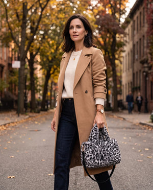 Bauletto leopardato in pelliccia sintetica NG-1112-1, indossata, look autunnale