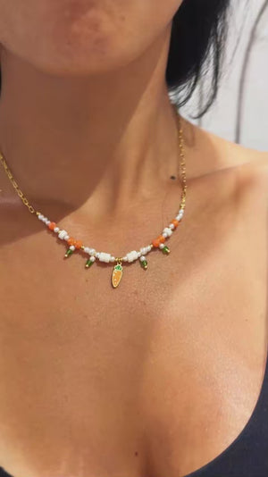 Carotina Chic - Collana Catena acciaio colore Oro e Perline con Ciondolo carota Smaltata