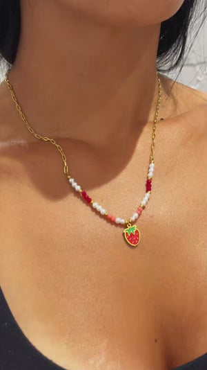 Fragolina Chic - Collana Catena acciaio colore Oro e Perline con Ciondolo Fragola Rossa Smaltata