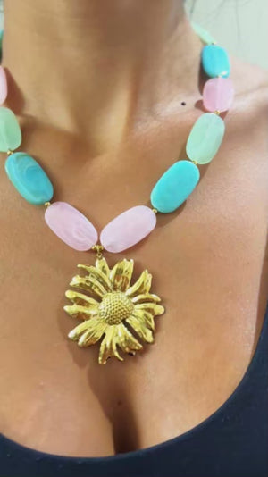 Girasole Pastello - Collana Vistosa da Donna con Pietre Grandi Pastello e Maxi Fiore acciaio Oro