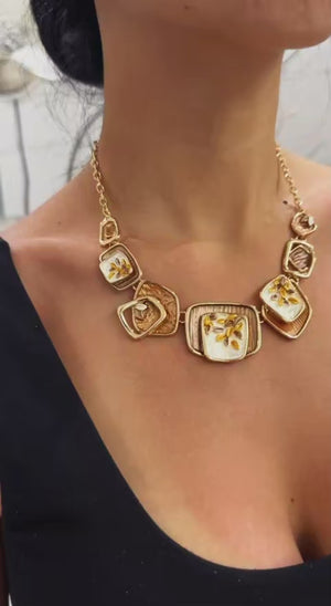 Mosaico Dorato - Collana Vistosa Oro con Pendenti Geometrici Smaltati e Decoro Foglie fiori
