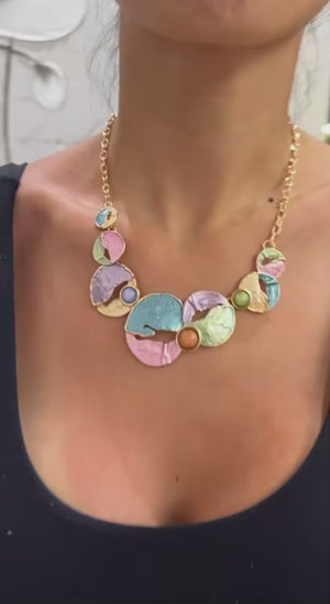 Le Macaron - Collana Geometrica Astratta colore Oro con Smalto resina Rosa, Lilla e Azzurro