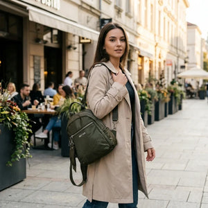 Zaino donna con tracolla WSY2924, indossato in città