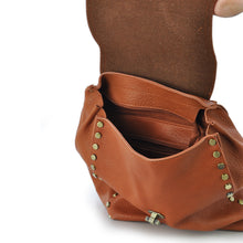 Carica l&#39;immagine nel visualizzatore di Gallery, Gyoiame zaino a borsa 2in1 donna nuovo pelle borchiato donna borchie passeggio