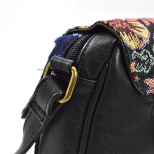 Carica l&#39;immagine nel visualizzatore di Gallery, Gyoiamea Borsa jeans denim artigianale tracolla messenger donna vintage jeansata