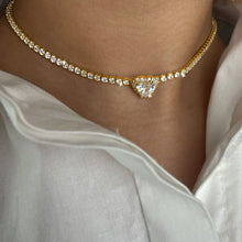 Carica l&#39;immagine nel visualizzatore di Gallery, Collana girocollo forma cuore oro acciaio zirconato cristalli strass brillante