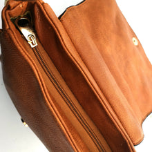 Carica l&#39;immagine nel visualizzatore di Gallery, Borsa pelle trapuntata borchie donna borchiata casual postina tracolla piccola