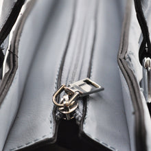 Carica l&#39;immagine nel visualizzatore di Gallery, Bauletto ciondolo ricamato borsetta celeste baule nuovo grande spalla tracolla