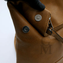 Carica l&#39;immagine nel visualizzatore di Gallery, Zaino zainetto vintage borchie borchiato sportivo piccolo passeggio viaggio moda