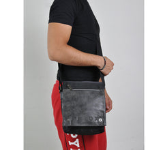 Carica l&#39;immagine nel visualizzatore di Gallery, Borsello ELIOX nero grigio uomo borsa grande capiente zip tracolla pelle nylon