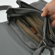 Carica l&#39;immagine nel visualizzatore di Gallery, Pack 3in1 Tracolla A.BASILE uomo nero + portafoglio + cintura vera pelle italy